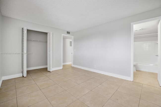 Building Photo - 850 E Commercial Blvd