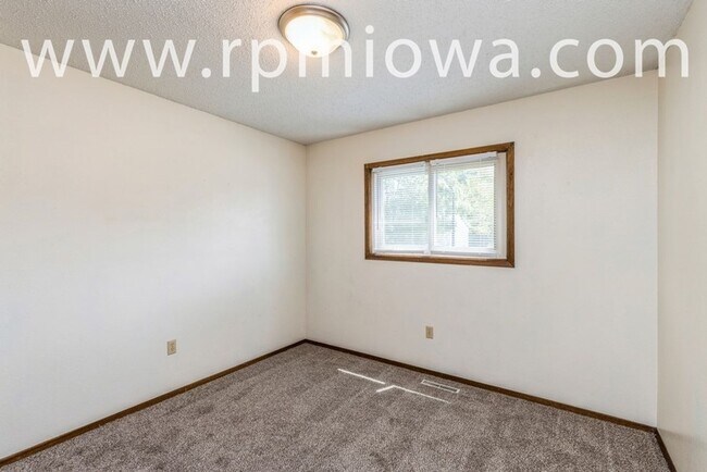 Building Photo - SHORT TERM LEASE!!  4 Bedroom, 2 Bath Home In Ames