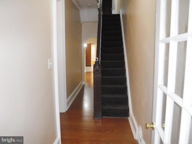 Building Photo - 540 George St