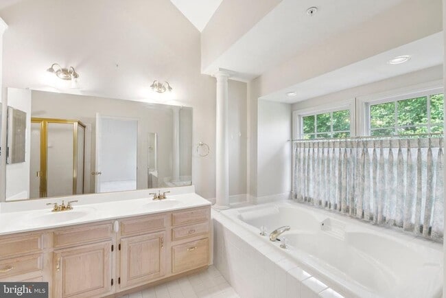 Building Photo - 15831 Glacier Ct