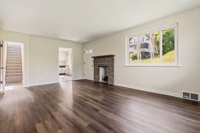 Building Photo - Unbeatable 4 bedroom in Penn Hills available now!