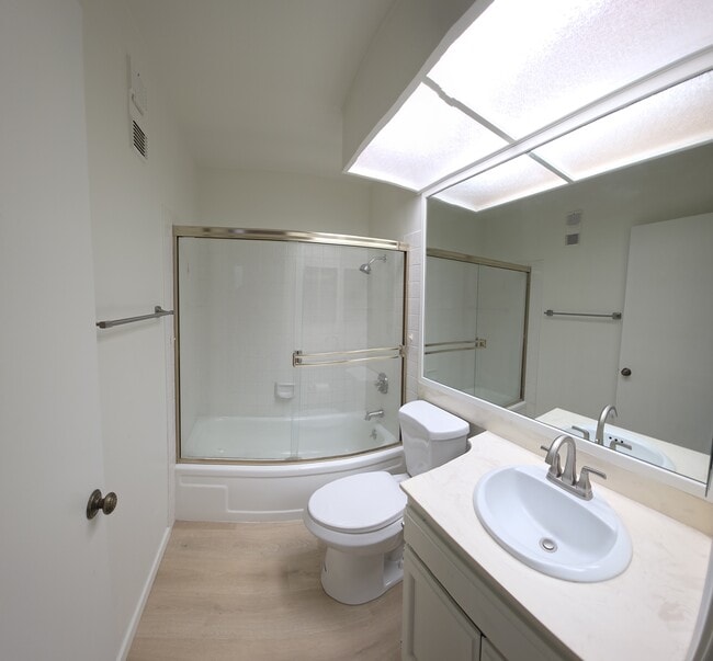 Building Photo - 3525 Lebon Dr