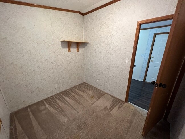 Building Photo - 3 Bedroom 2 Bath High-End Mobile Home with...