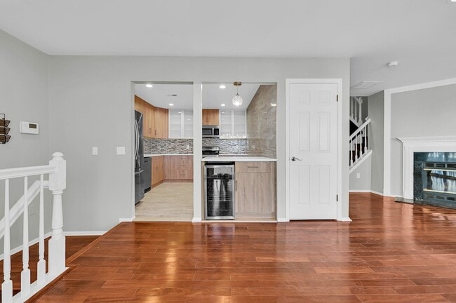 Building Photo - 40 Cottonwood St