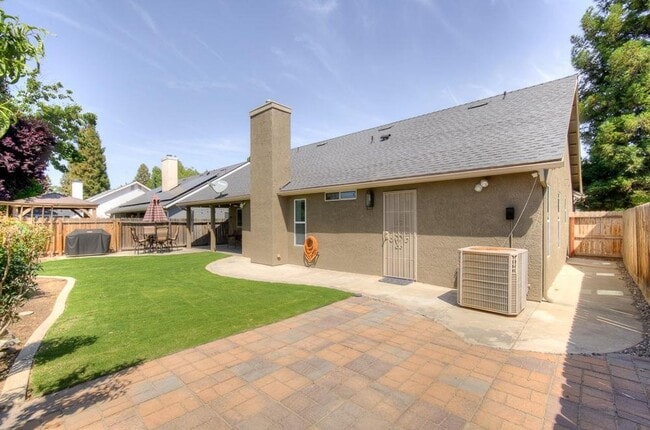 Building Photo - Updated 3/2 Cambridge Near Clovis North
