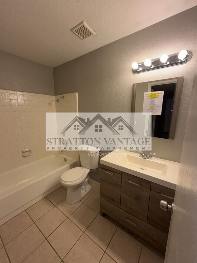 Building Photo - 5136 E Evergreen St