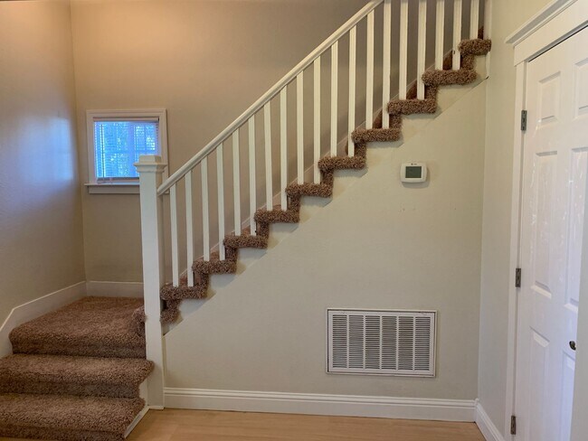 Building Photo - Cute Chico Charmer/Close to downtown and CSUC