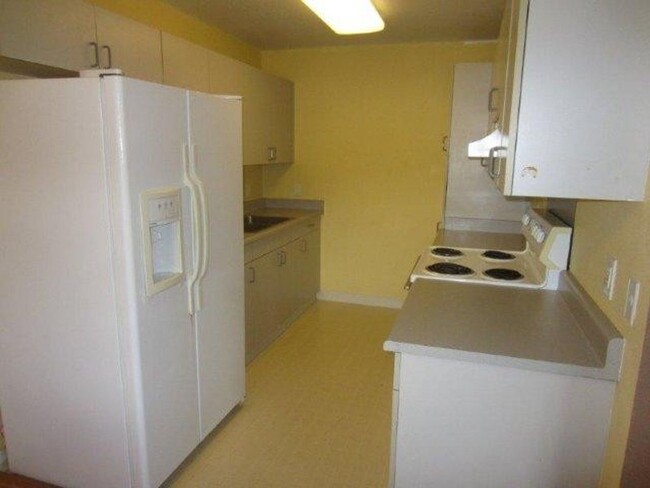 Building Photo - Wonderful 2 BD / 1 BA Condo In Kapolei!  *...