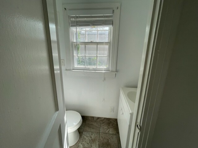 Building Photo - 1004 W 7th St