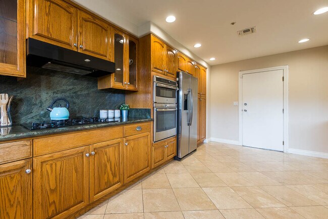 Building Photo - 20900 Bandera St