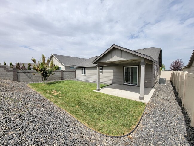 Building Photo - Great South Richland Location