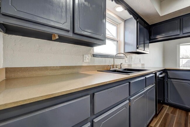 Building Photo - 1011 W Gemini Rd