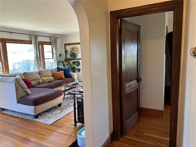 Building Photo - 749 W Main Rd