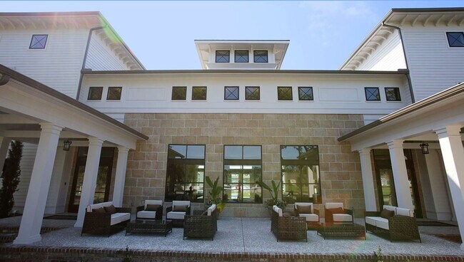 Building Photo - Beautiful Oyster Point Townhome - Mt. Pleasant