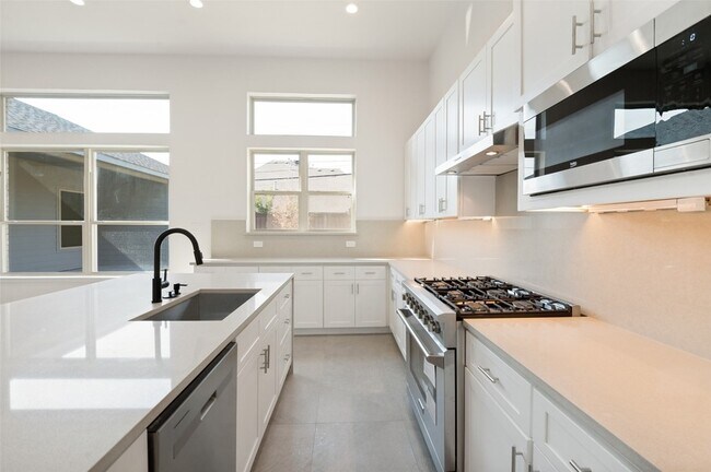 Building Photo - 2654 Mt View Dr