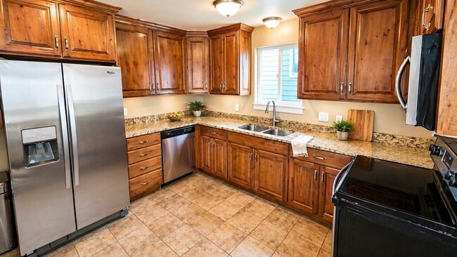 Building Photo - 390 N 300 E