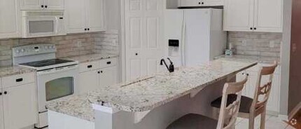 Building Photo - 650 Morning Cove Cir SE