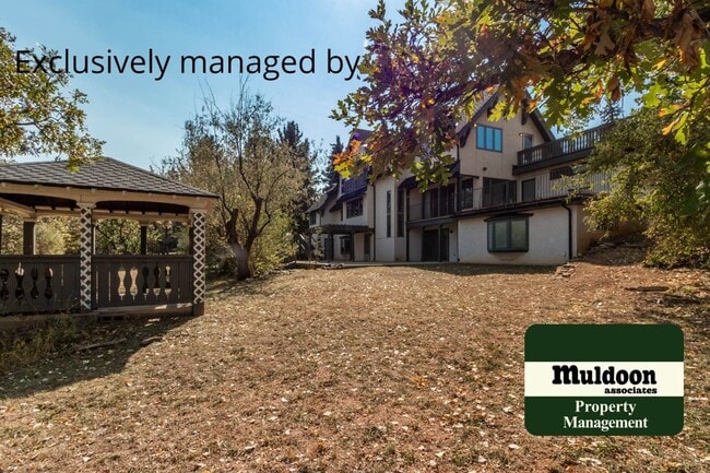 Building Photo - Beautiful 3 bedroom home with two car garage in Old Broadmoor