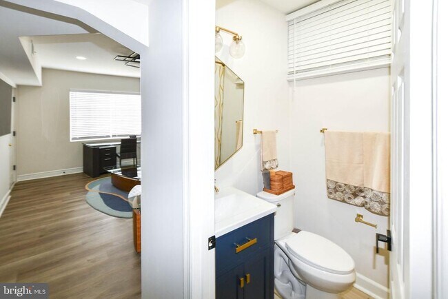 Building Photo - 554 Newcomb St SE