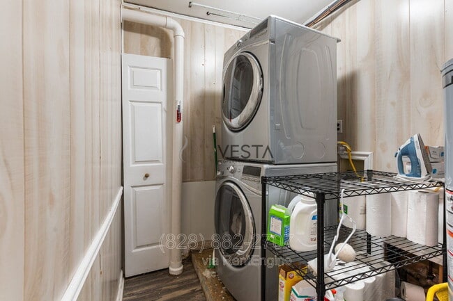 Building Photo - 12 Wood Rd