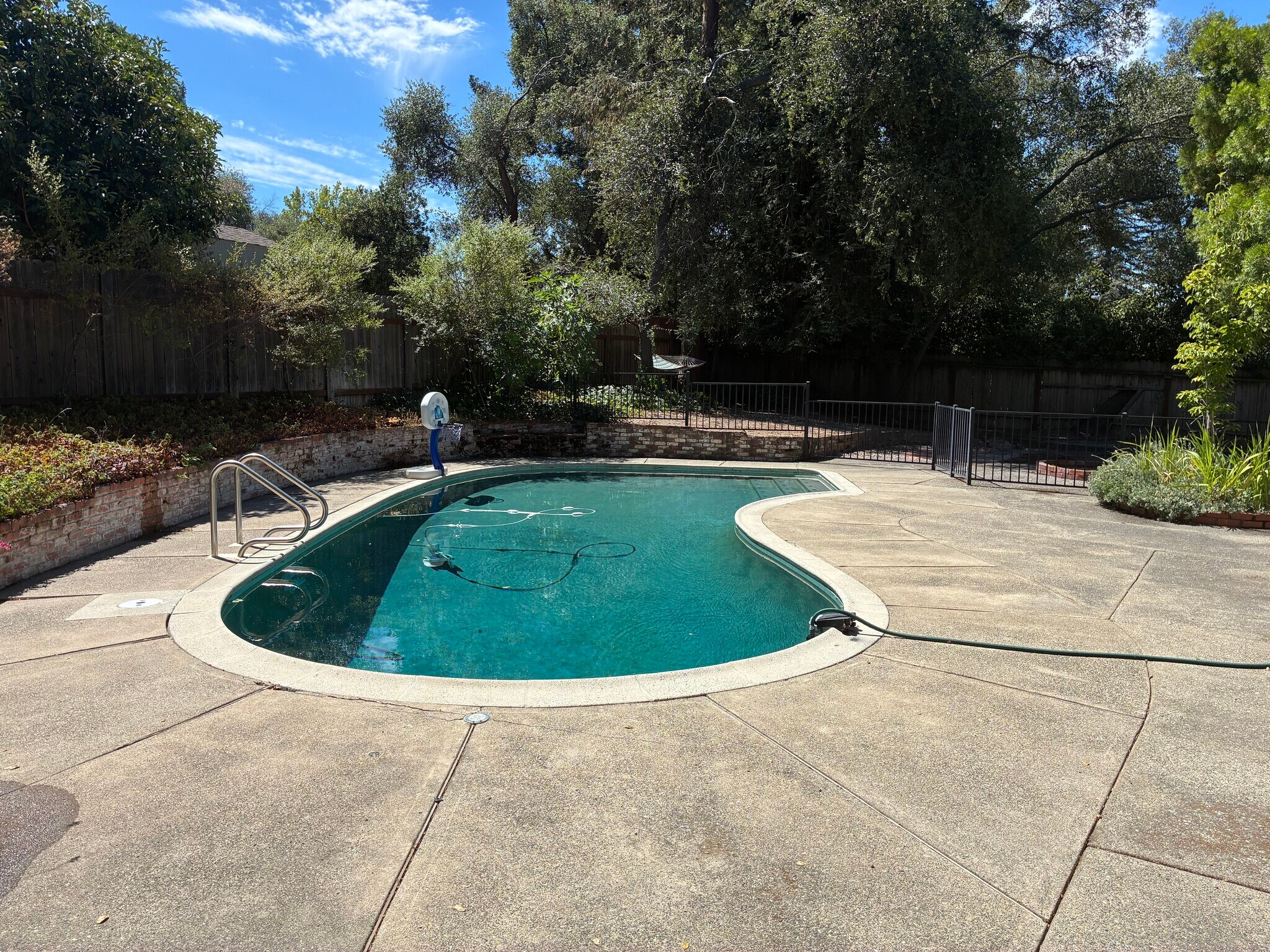 Building Photo - 8375 Acorn Dr