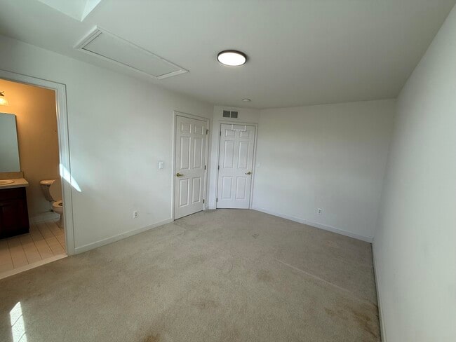 Building Photo - 18145 Shoreline Ct