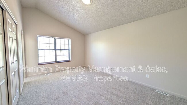 Building Photo - 5480 Mule Deer Dr