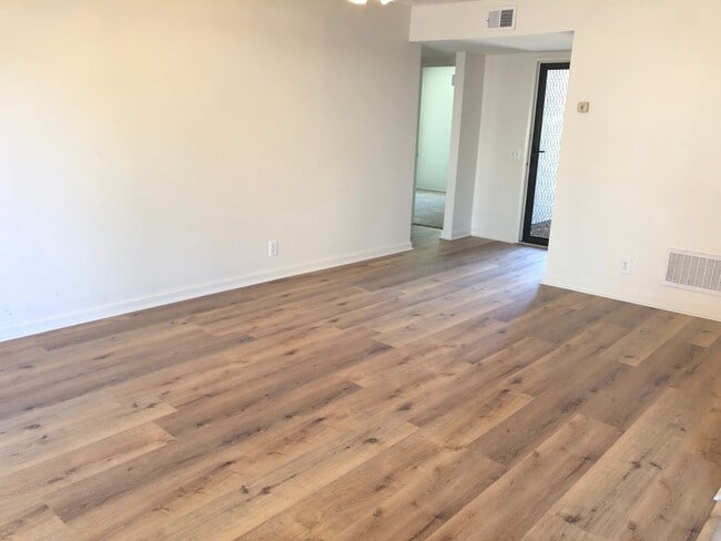 Building Photo - Adorable Oceanside Attached Home Ready Now!