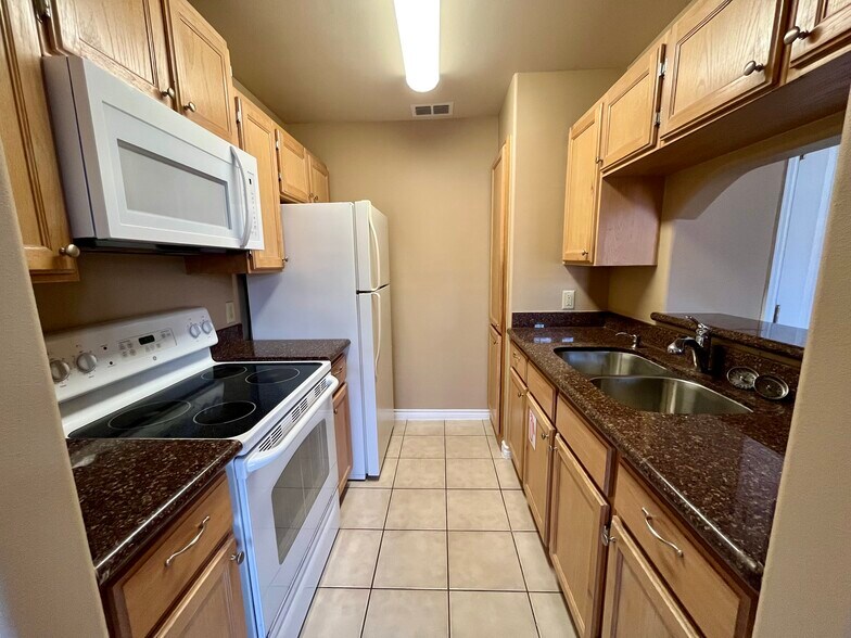 Building Photo - 1750 Tiara Trl