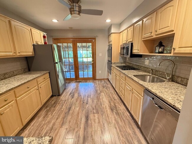 Building Photo - 5555 Neddleton Ave