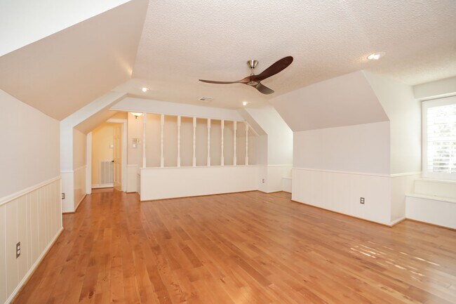 Building Photo - 722 Crossroads Dr