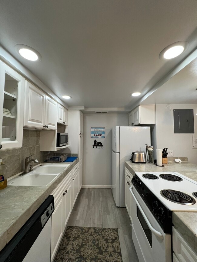 Building Photo - 1120 Herbert Ave