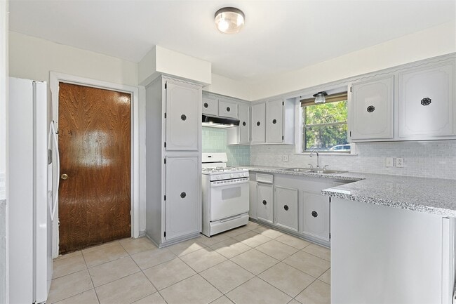 Building Photo - 5422 Styling Dr