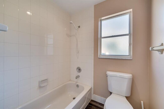 Building Photo - 558 Stonemont Dr