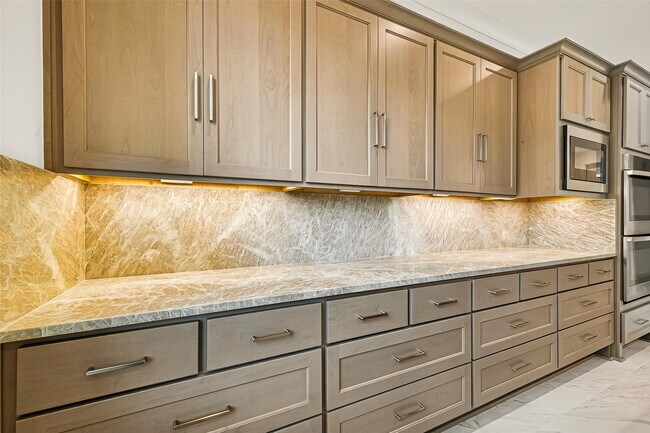 Building Photo - 2427 Camden Creek Ln