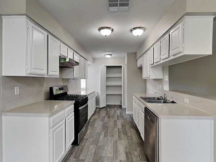 Building Photo - 2307 Romayor Ct