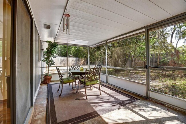 Building Photo - 700 Sunbury Ct
