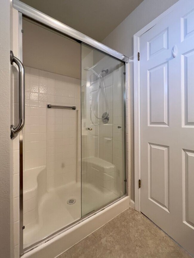 Building Photo - 64 Fountain Grove Cir