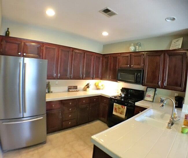 Building Photo - Air Conditioned Oceanside home!!!