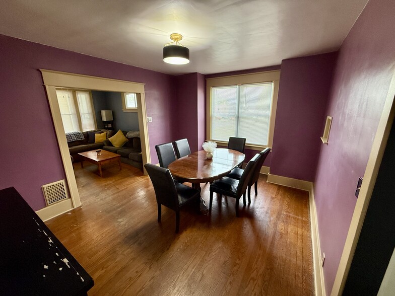 dining room - 1005 Kellogg Ave