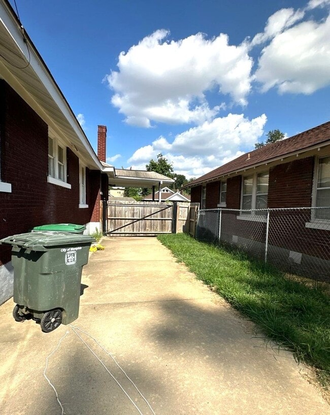 Building Photo - Beautiful 4 Bedroom Home Available