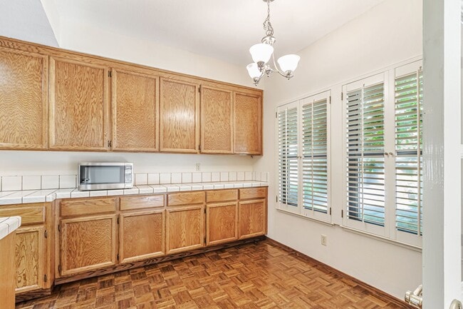 Building Photo - Two Primary Suites w/ Bonus Room l Prime L...