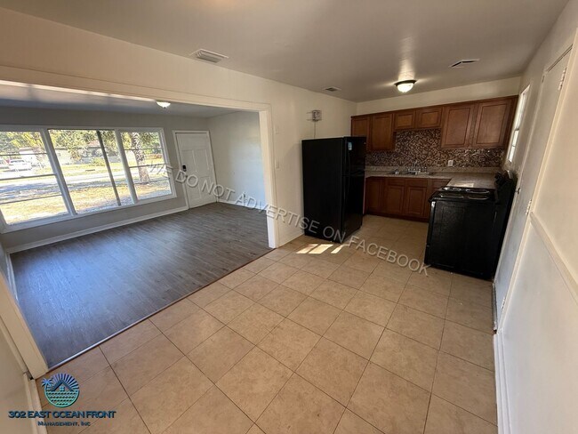 Building Photo - Lovely 3 bedroom / 1 bathroom house now available for rent!