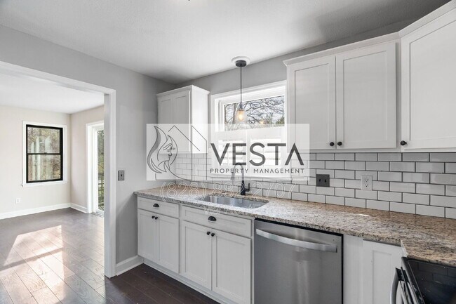 Building Photo - 4 Riddle Rd