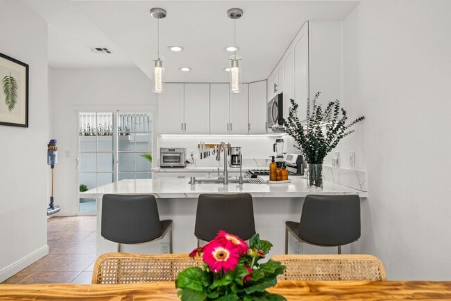 Building Photo - Fully Furnished Rental Imperal Beach