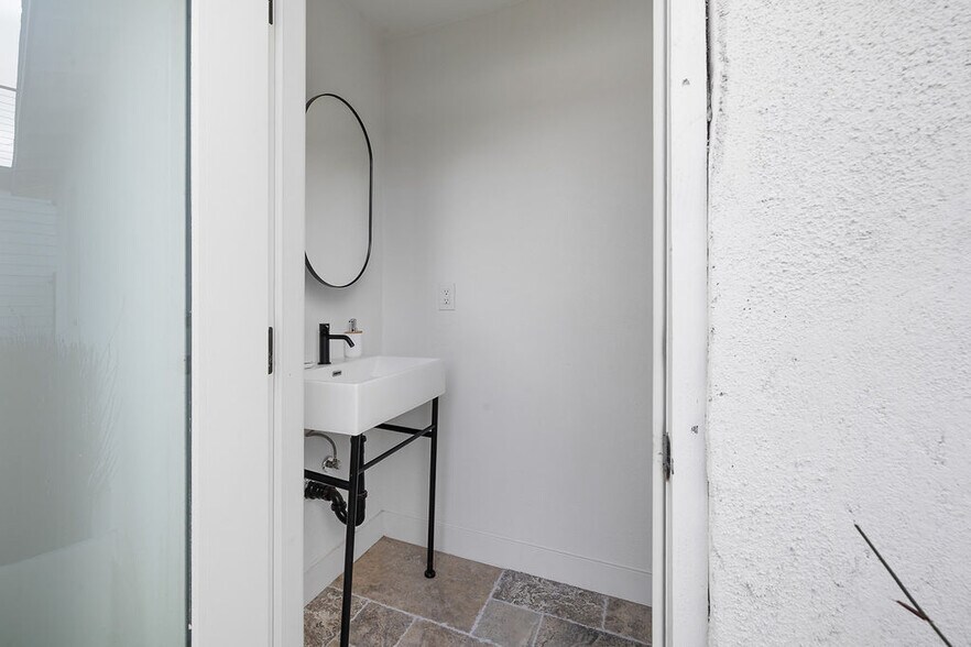 Building Photo - 236 Camellia Ln