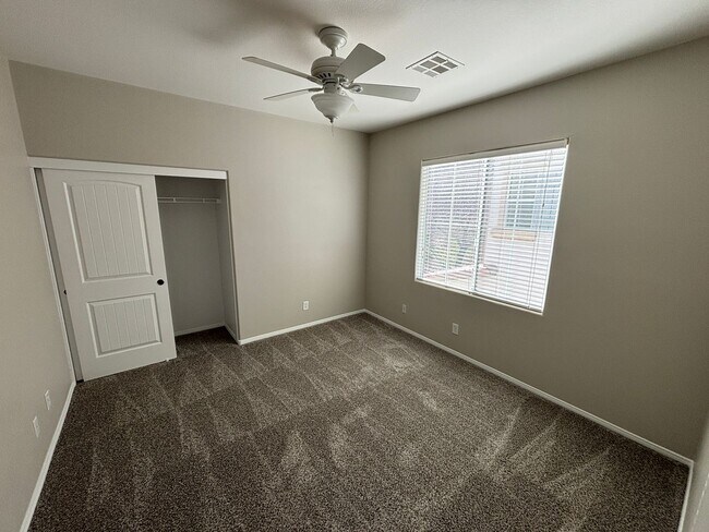 Building Photo - Gorgeous 3Bed/2.5Bath/2Car, 2-Story Home located in Loretta Bay