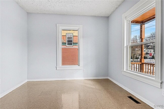 Building Photo - 302 Kellogg St