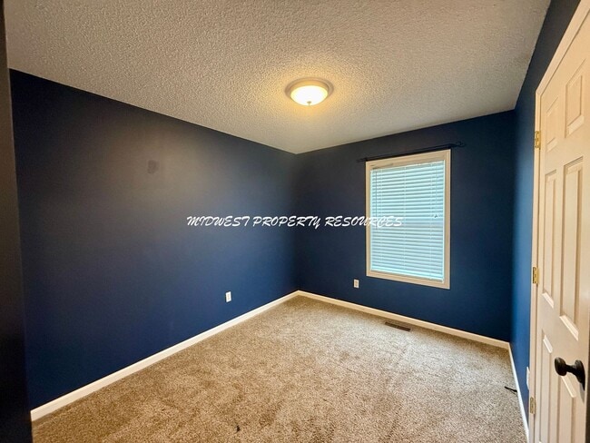 Building Photo - Lee's Summit Schools! 3 Bedroom/2.5 Bath H...