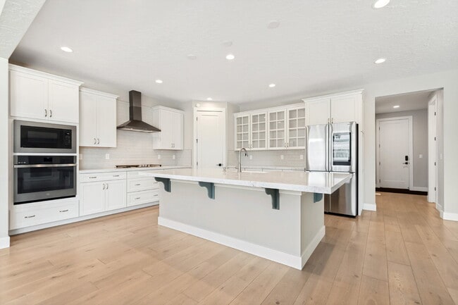 Building Photo - Upscale Home Available in Herriman